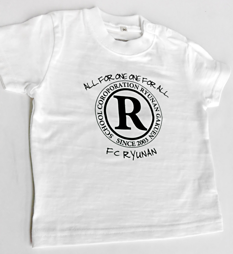 Tシャツ正面はチームロゴ入り