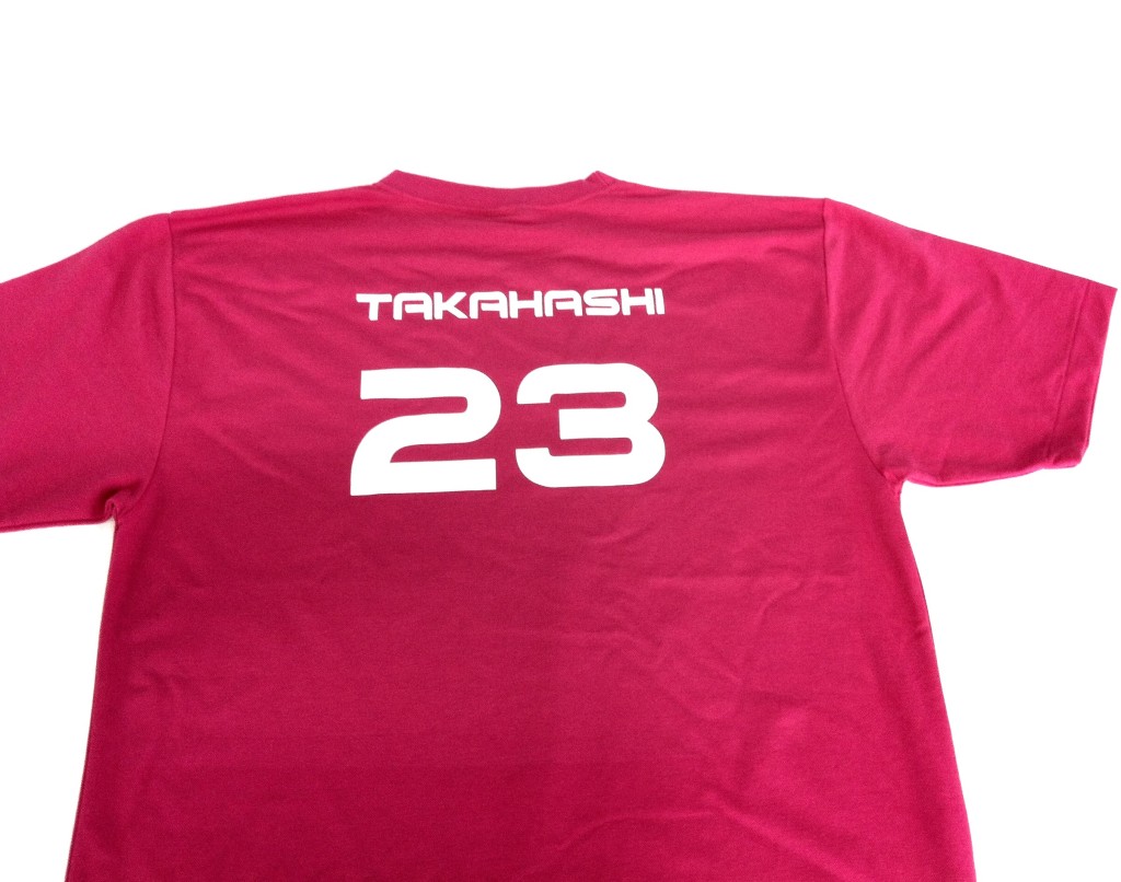 名前と背番号を入れれば本格的なチームTシャツが完成！