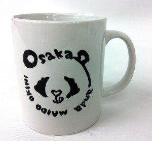 顔の輪郭が文字になっています